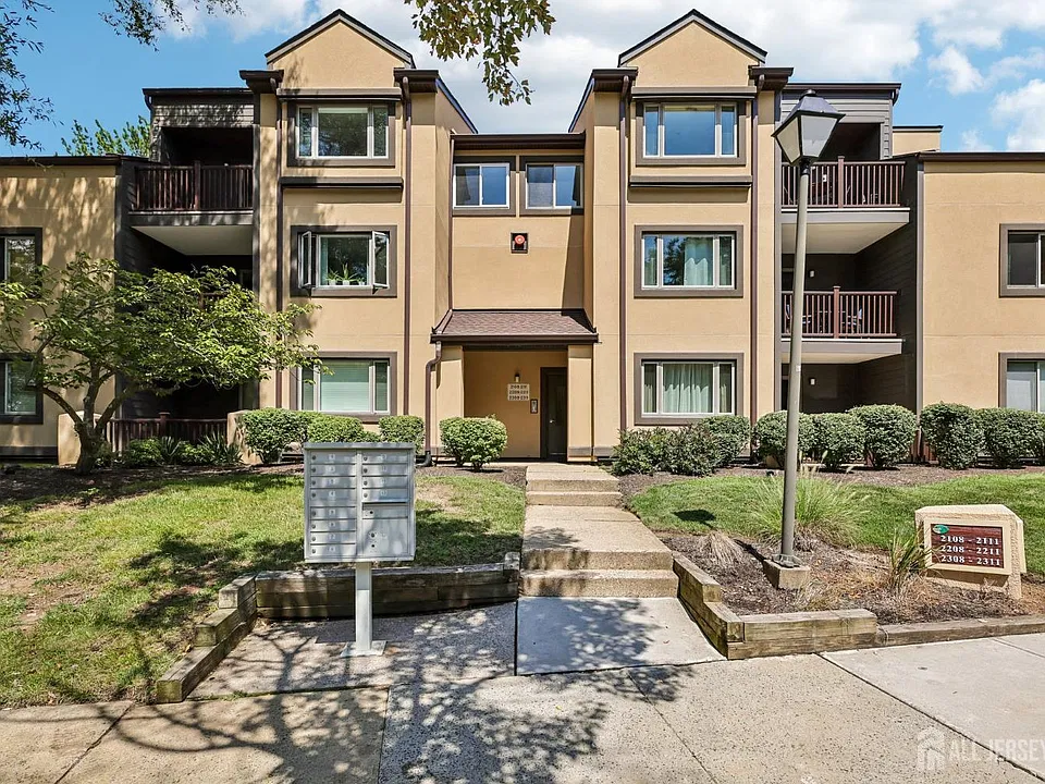 2109 Sayre Dr