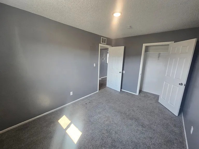 984 E Saxony Dr — Photo 34