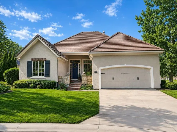 11345 Granada Ct, Leawood, KS 66211