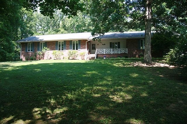 1st image of 134 Sycamore Cir