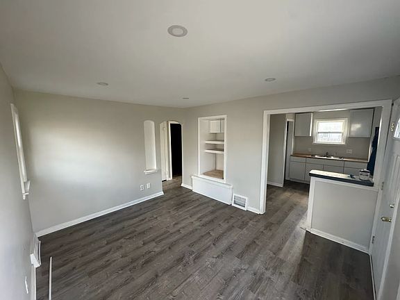 2nd image of 18599 Kingsville St
