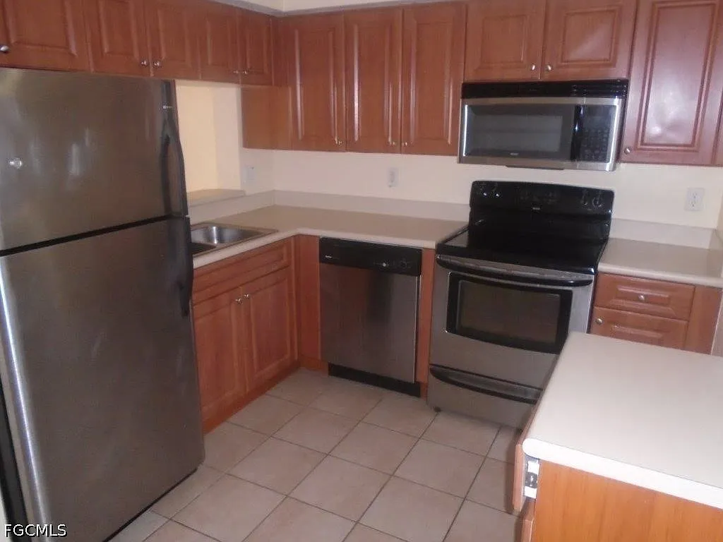 2 bed, 2.0 bath, 932 sqft, $1,150 — Photo 4