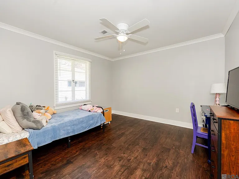 423 Avenue E — Photo 16