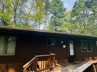 211 Hillside Dr, Lords Valley, PA 18428