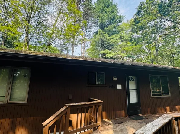 211 Hillside Dr, Lords Valley, PA 18428