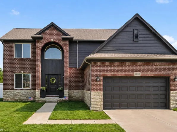 31078 Lions Pointe Dr, Chesterfield, MI 48047