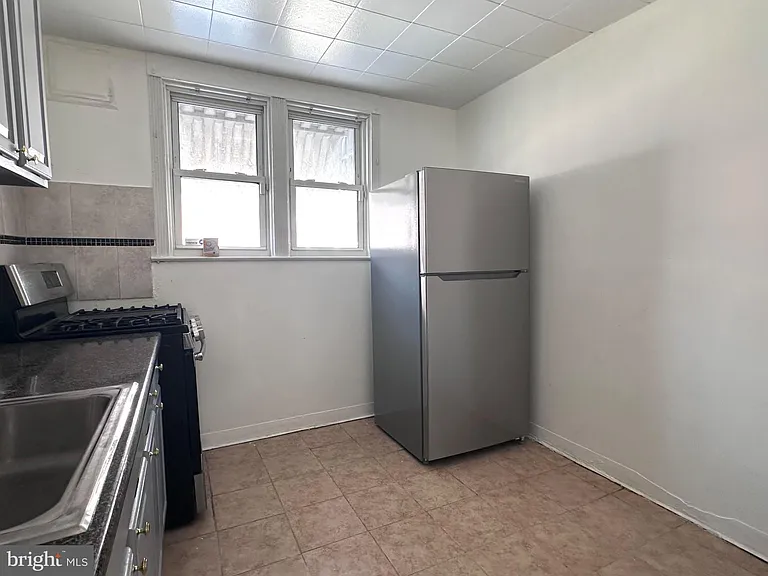3948 Howland St — Photo 4