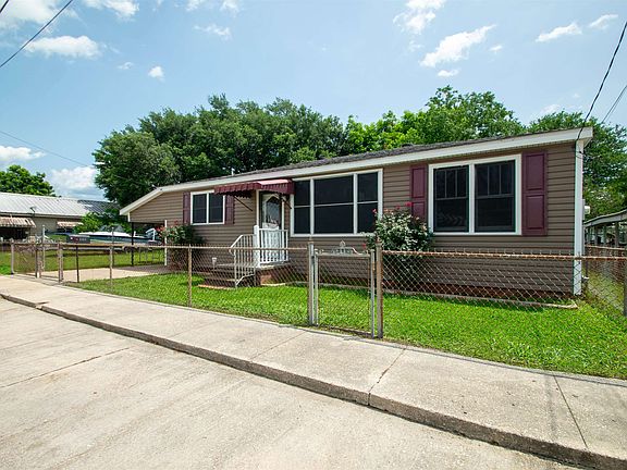 3rd image of 2401 Cypress St