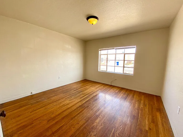 827 N San Pedro St — Photo 20
