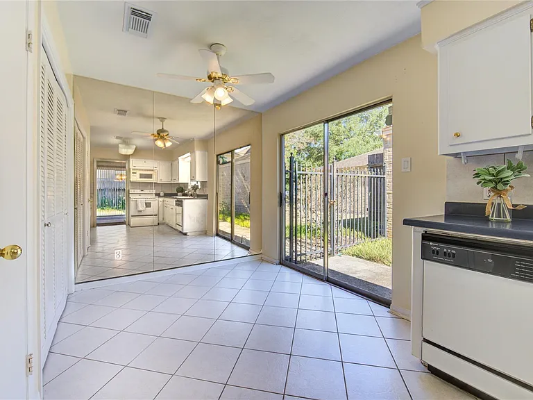 1927 Ash Meadow Dr — Photo 12