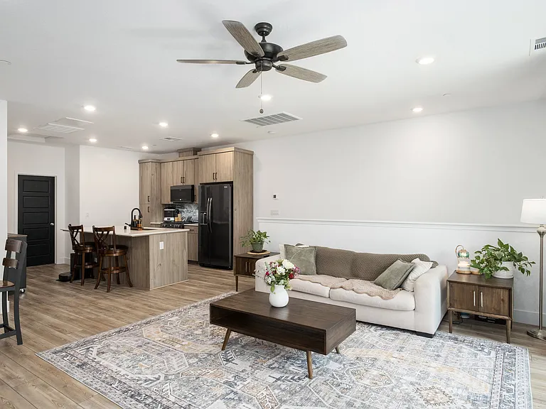 2783 E Tamarind Dr — Photo 21