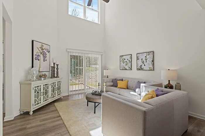 3 bed, 2.5 bath, 1707 sqft, $1,999 — Photo 3