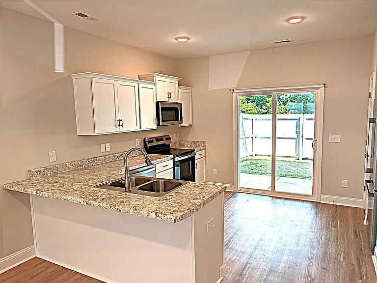 138 Loren Rd — Photo 4