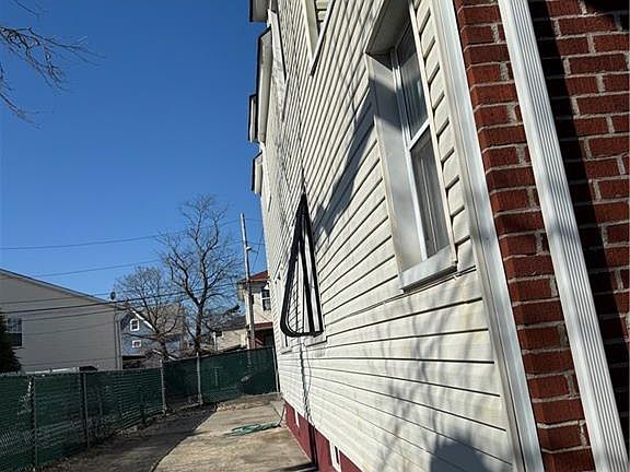 3rd image of 1021 McBride St