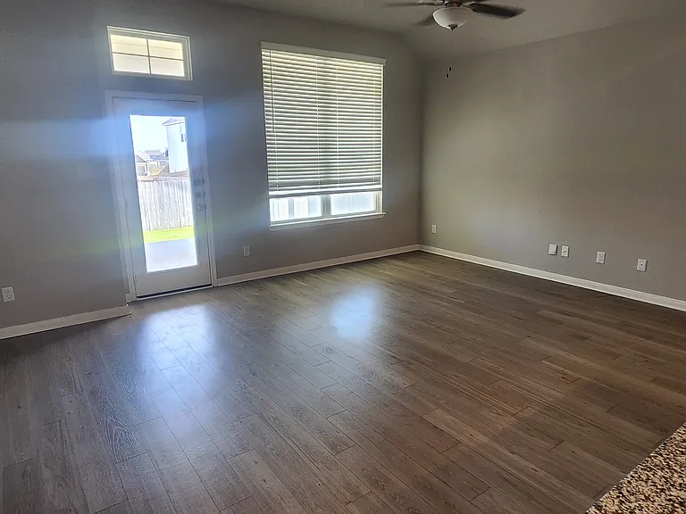 11505 Orbital St — Photo 3