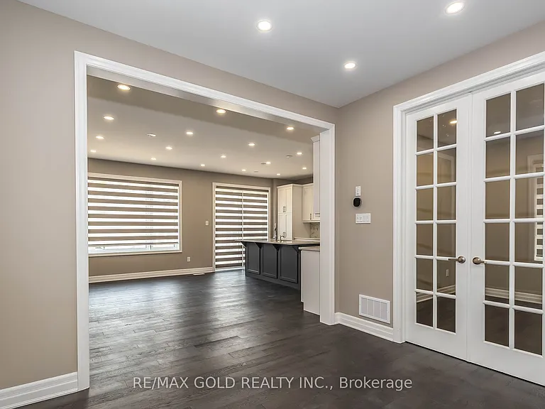 42 Milt Schmidt St — Photo 28
