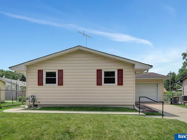 4923 Martin St, Lincoln, NE 68504