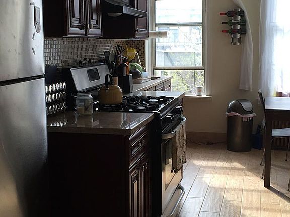 5th image of 230 Suydam St APT 2L