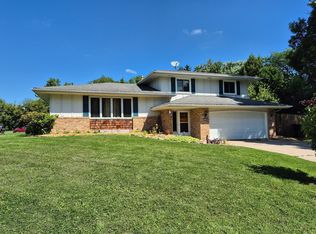 1966 14th St NW, New Brighton, MN 55112