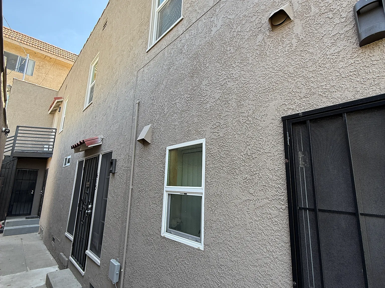 3 bed, 1300 sqft, $3,100 — Photo 3