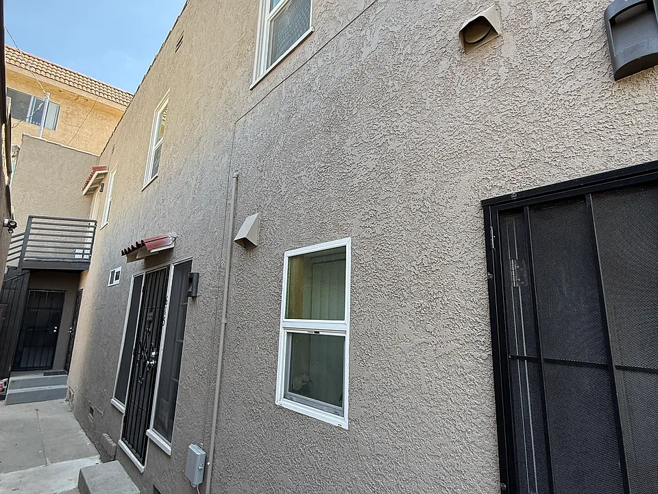 Breezeway to Unit