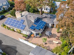 25 Crescent Bluff Ave, Branford, CT 06405