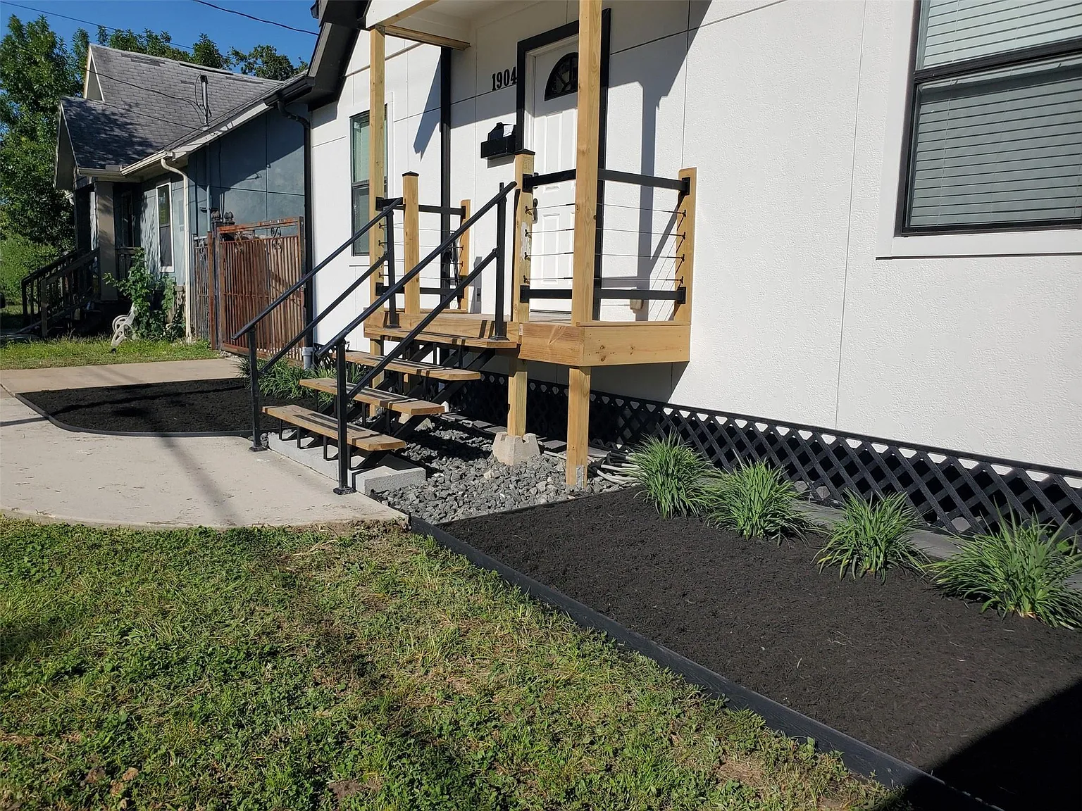 3 bed, 2.0 bath, 1325 sqft, $1,800 — Photo 2