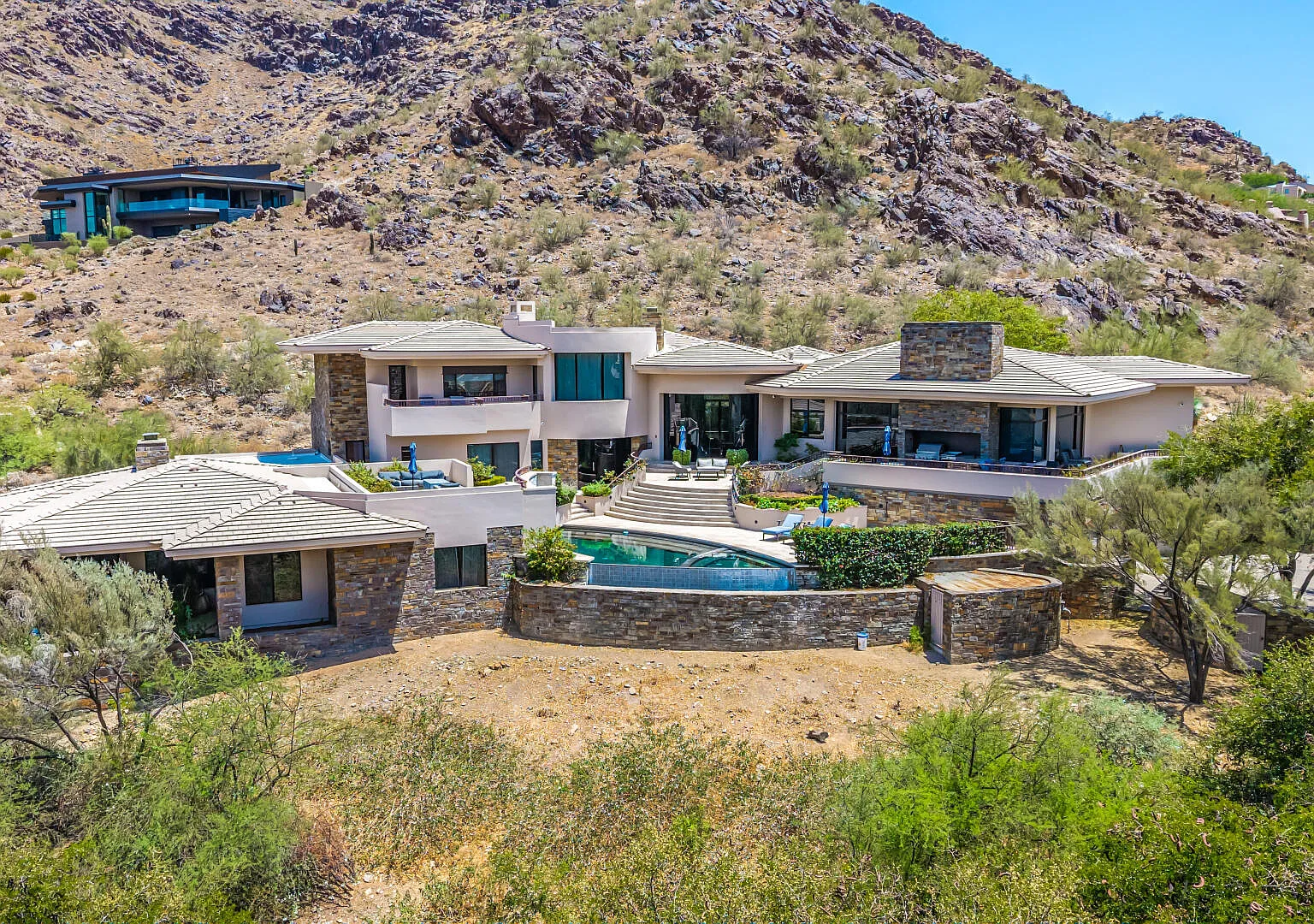 6 bed, 9.0 bath, 8200 sqft, $19,500 — Photo 1