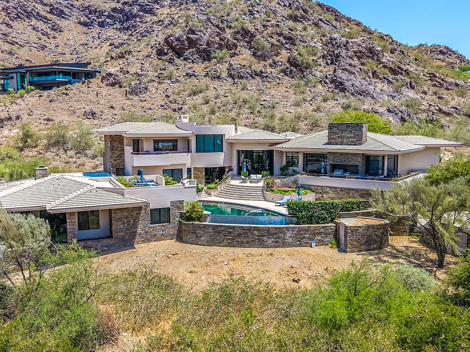 7451 N Las Brisas Ln
