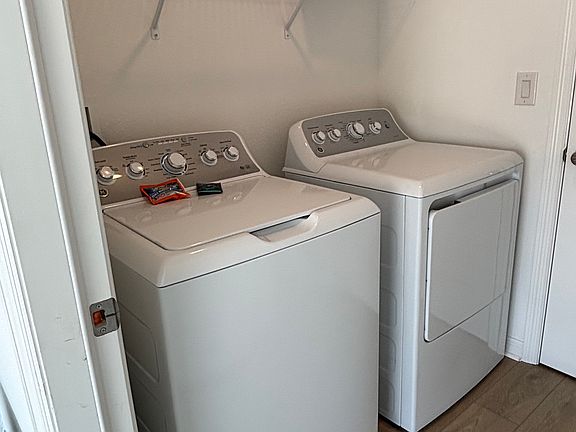 3rd image of 13816 Shellmore Ave