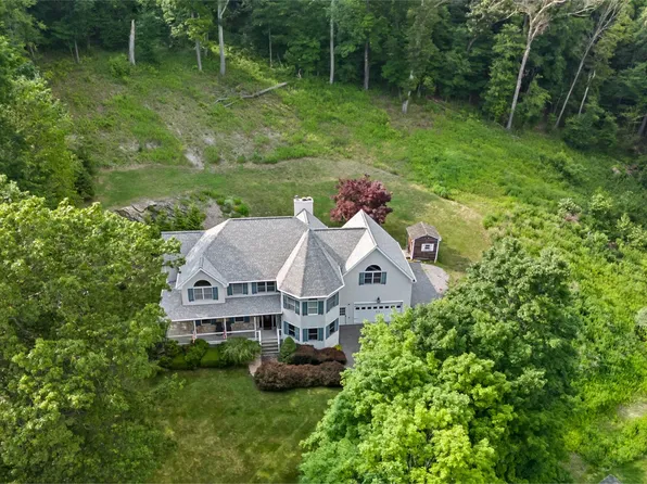 8 Hamlet Way, Hopewell Junction, NY 12533