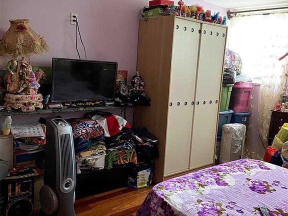 2nd image of 307 Bay 20 St