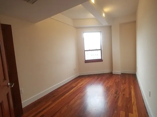 Rented by Compass | media 32