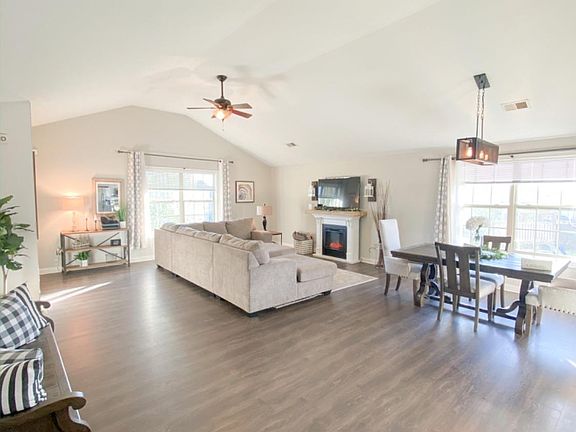 3rd image of 705 Lac Ct