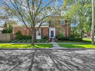 380 McKinley Ave, Grosse Pointe Farms, MI 48236
