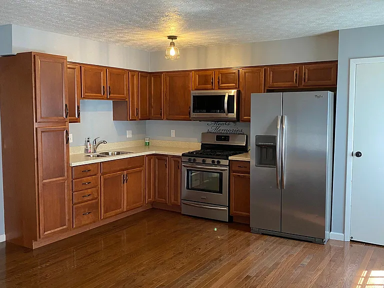 738 Holly Rd — Photo 2