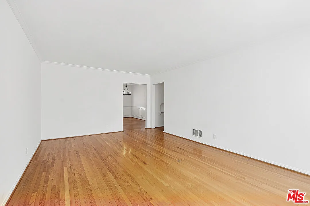 2 bed, 1.0 bath, 1169 sqft, $2,995 — Photo 2