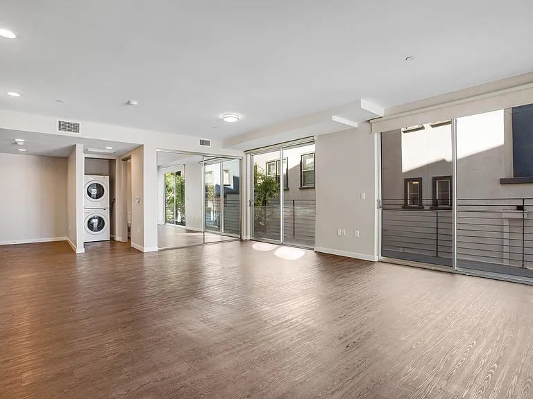 16300 Ventura Blvd #209 — Photo 7