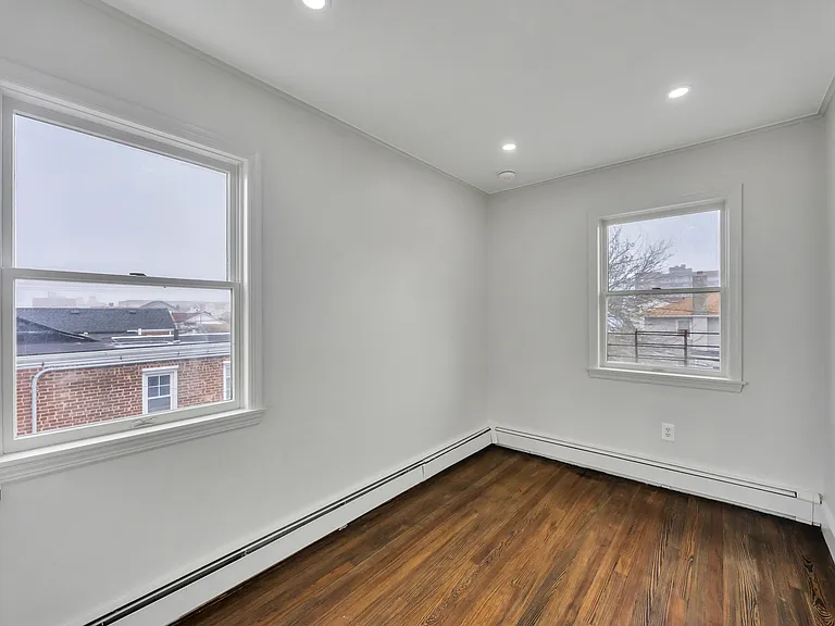 666 E Penn St — Photo 20