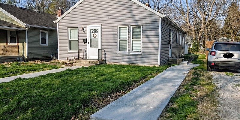 1st image of 4844 Caroline Ave