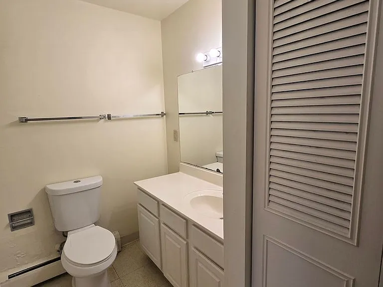 Mulford Park Apartments — Photo 8
