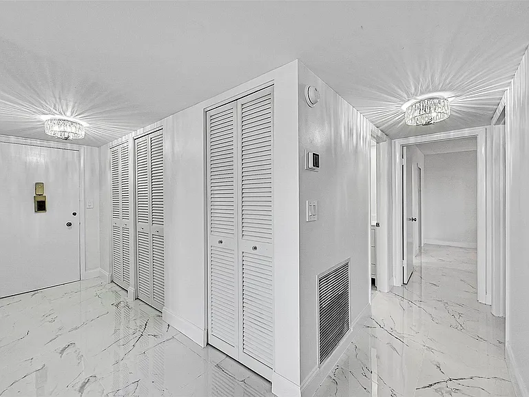 1401 S Ocean Dr #304 — Photo 2