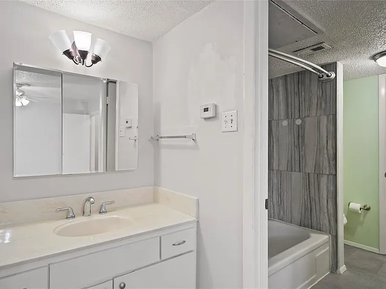 4020 Holland Ave #202 — Photo 27