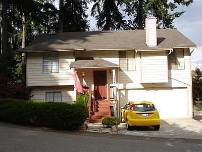 1st image of 1024 NE Lombard Ct