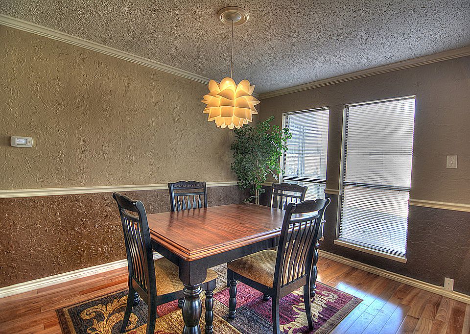 1st image of 2609 Royal Oaks Dr