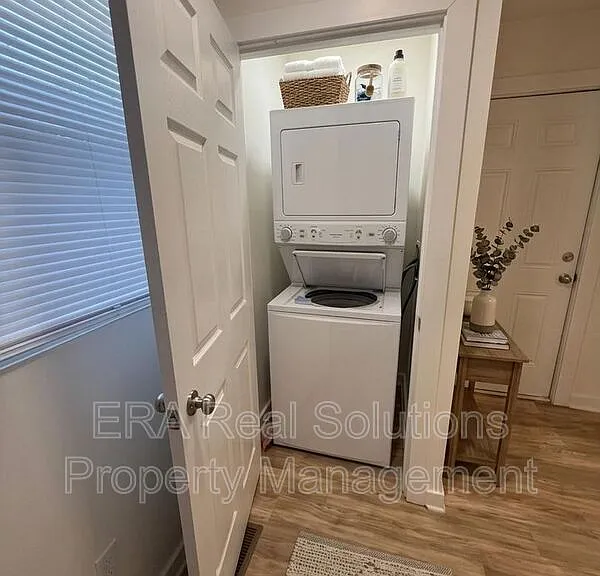 849 Heyl Ave — Photo 7