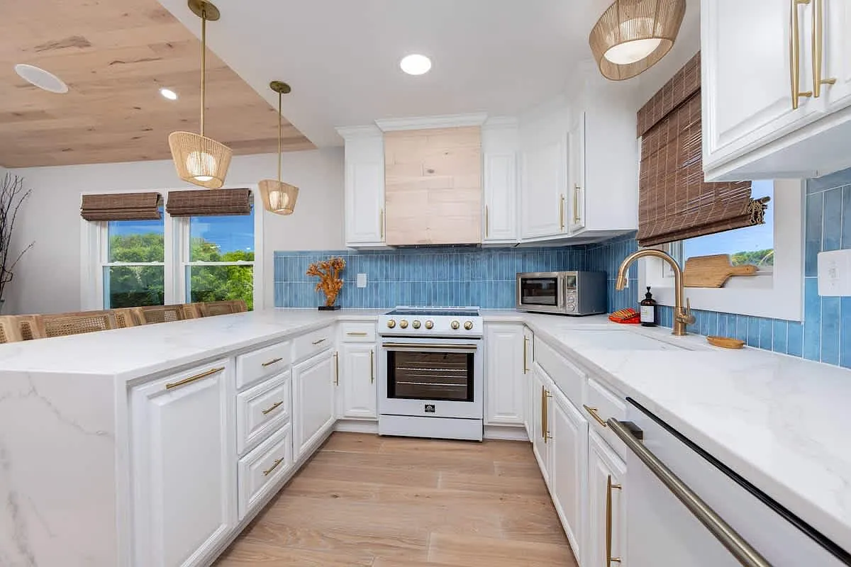 2 bed, 600 sqft, $2,300 — Photo 2