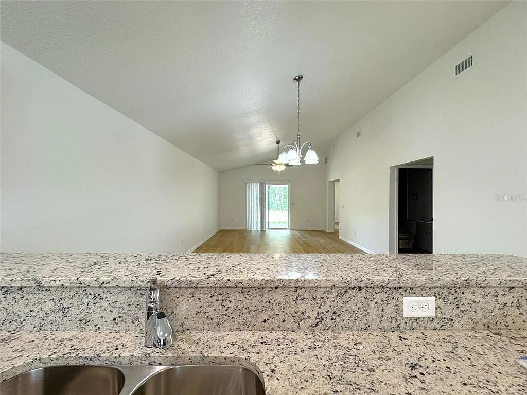 3 bed, 2.0 bath, 1334 sqft, $1,700 — Photo 3