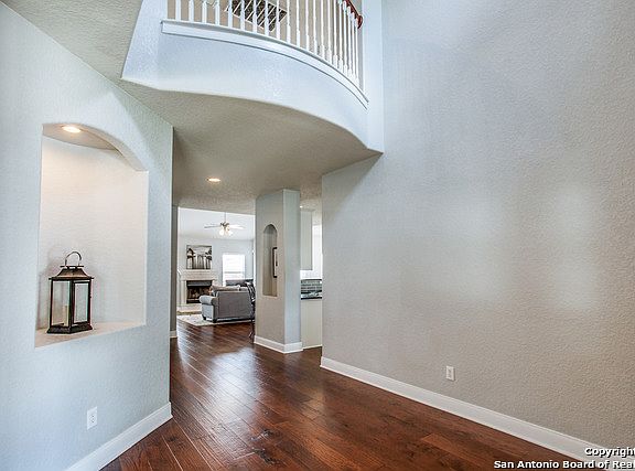 4th image of 513 Canterbury Hill