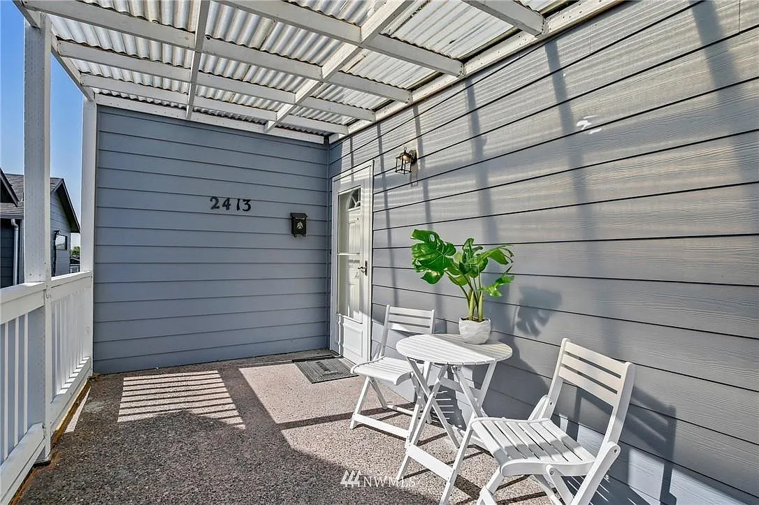 3 bed, 1000 sqft, $3,150 — Photo 2